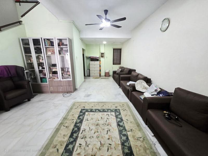2-storey Terraced House for Sale in Seksyen 8 (Shah Alam) - Azli Ibrahim - Living Room - PropertyGuru.com.my