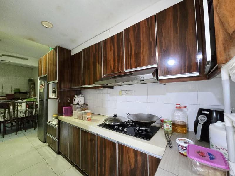 2-storey Terraced House for Sale in Seksyen 8 (Shah Alam) - Azli Ibrahim - Kitchen - PropertyGuru.com.my