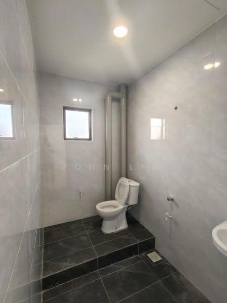 Flat for Sale at Flat Taman Ungku Tun Aminah - John Lim - Bathroom - PropertyGuru.com.my