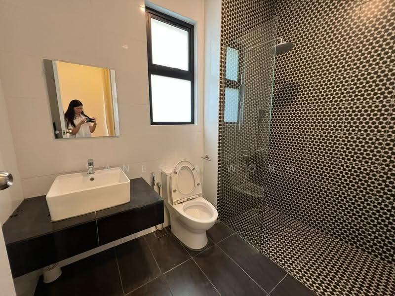 Semi-Detached House for Sale in Setia Alam (Selangor) - Vanessa Wong - Master Bathroom - PropertyGuru.com.my