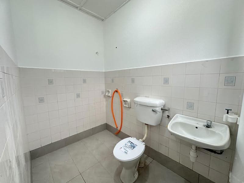2-storey Terraced House for Rent in Bandar Country Homes (Rawang) - Lucy Chow - Bathroom - PropertyGuru.com.my