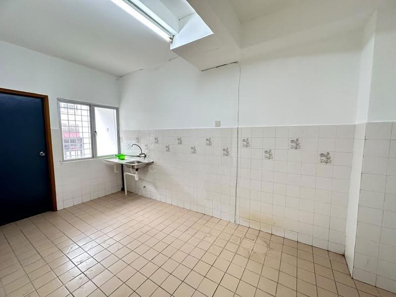 2-storey Terraced House for Rent in Bandar Country Homes (Rawang) - Lucy Chow - Kitchen - PropertyGuru.com.my