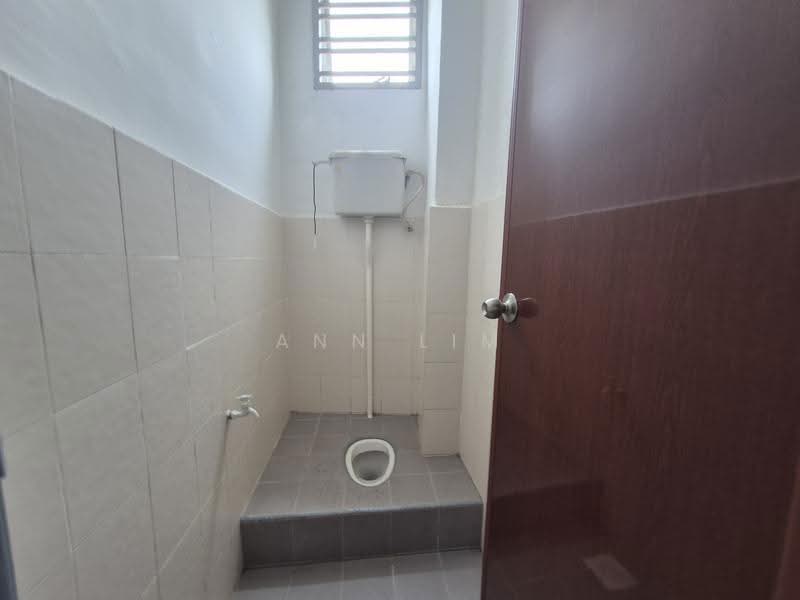 Shop / Office for Sale in Ayer Keroh (Melaka) - Ann Lim - Bathroom - PropertyGuru.com.my
