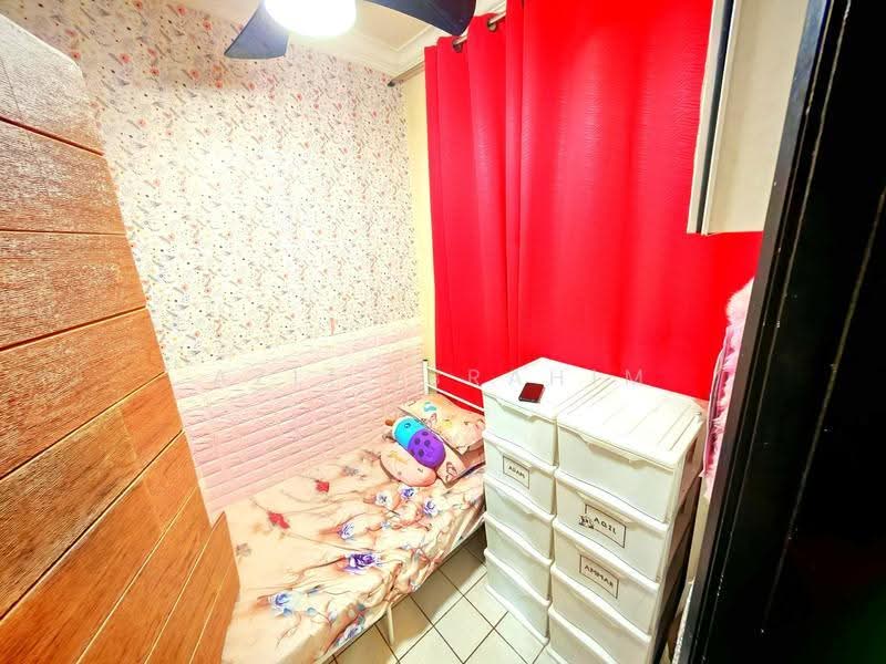 Condominium for Sale at Armanee - Azli Ibrahim - Bedroom - PropertyGuru.com.my