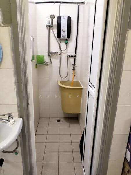 Apartment for Rent at Desa Indah Block 86 - Kaze Kang - Bathroom - PropertyGuru.com.my