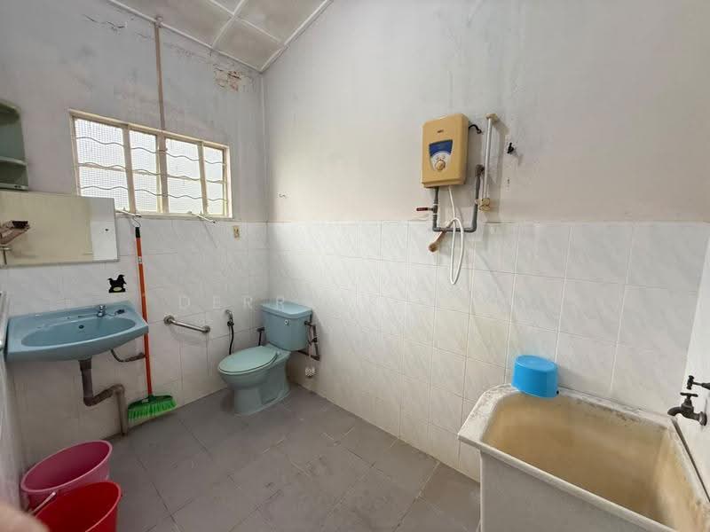 Bungalow House for Sale in Seksyen 12 (Petaling Jaya) - Derrick Ang - Bathroom - PropertyGuru.com.my