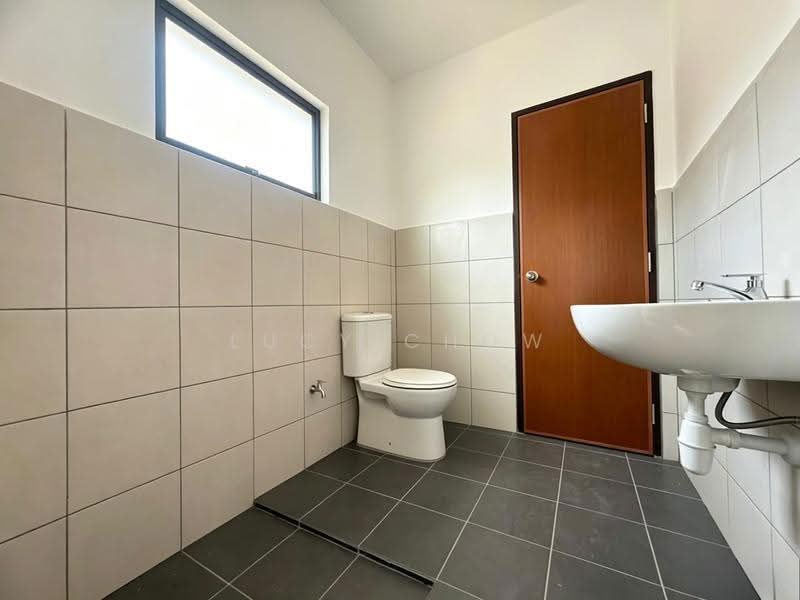 Terraced House for Rent in Rawang (Selangor) - Lucy Chow - Bathroom - PropertyGuru.com.my
