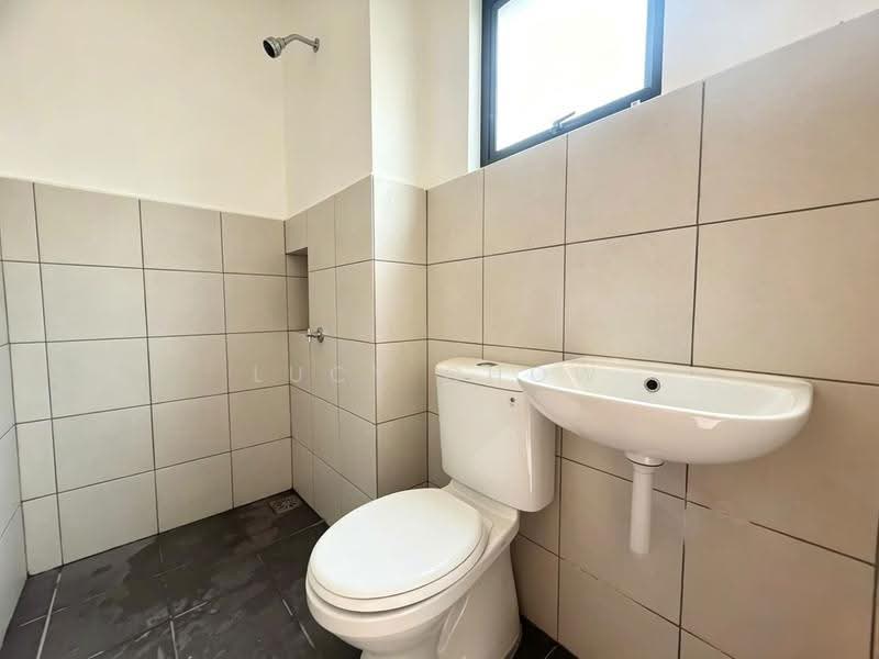 Terraced House for Rent in Rawang (Selangor) - Lucy Chow - Bathroom - PropertyGuru.com.my
