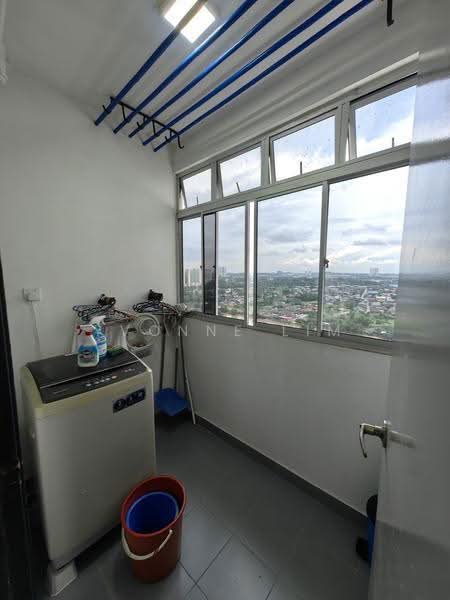 Kediaman Servis untuk Dijual di Pandan Residence 2 - Yvonne Lim - Balcony - PropertyGuru.com.my