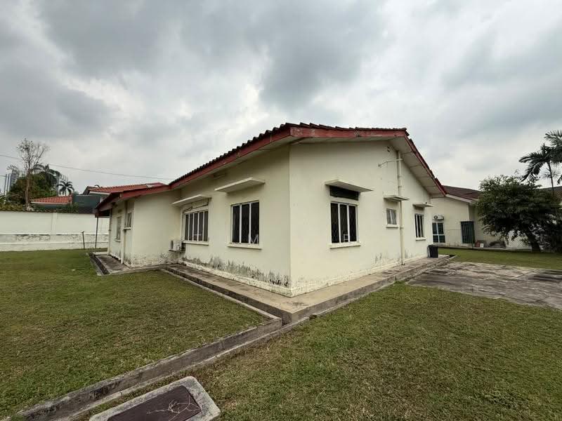 Bungalow House for Sale in Seksyen 12 (Petaling Jaya) - Tom Yip - Exterior - PropertyGuru.com.my