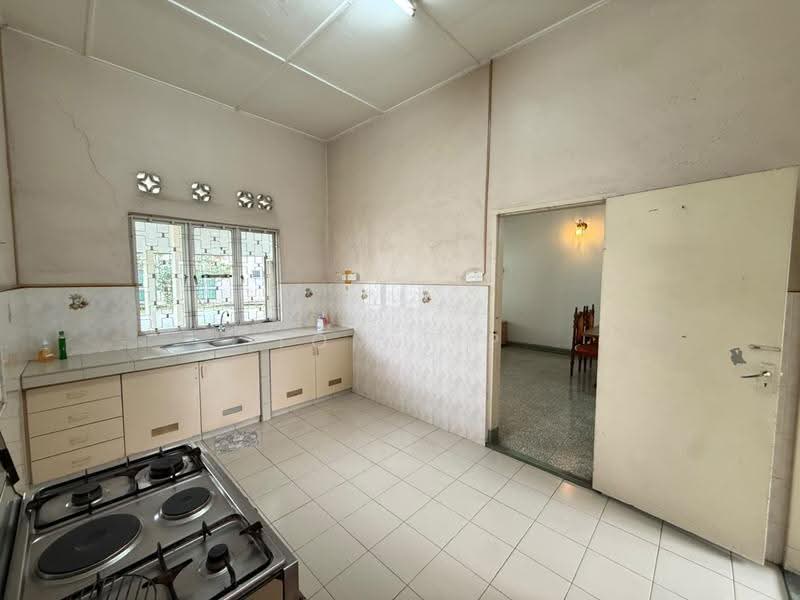 Bungalow House for Sale in Seksyen 12 (Petaling Jaya) - Tom Yip - Kitchen - PropertyGuru.com.my