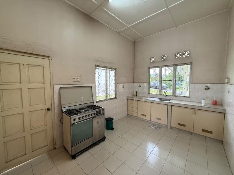 Bungalow House for Sale in Seksyen 12 (Petaling Jaya) - Tom Yip - Kitchen - PropertyGuru.com.my