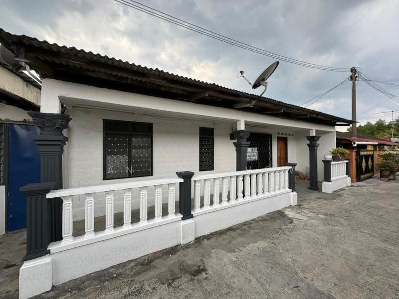 Rumah Teres untuk Dijual di Taman Ilham (Kluang) - Lan Tai Chow - Exterior - PropertyGuru.com.my