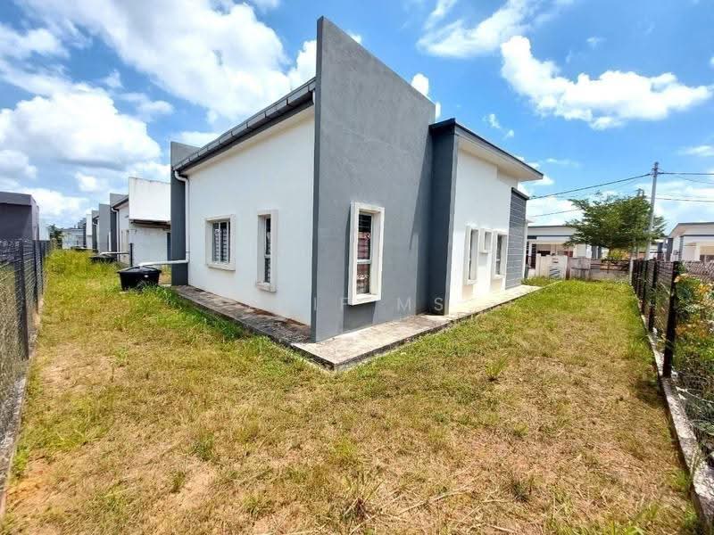 Bungalow House for Sale in Taman Sri Lambak (Kluang) - Arif MS - Exterior - PropertyGuru.com.my