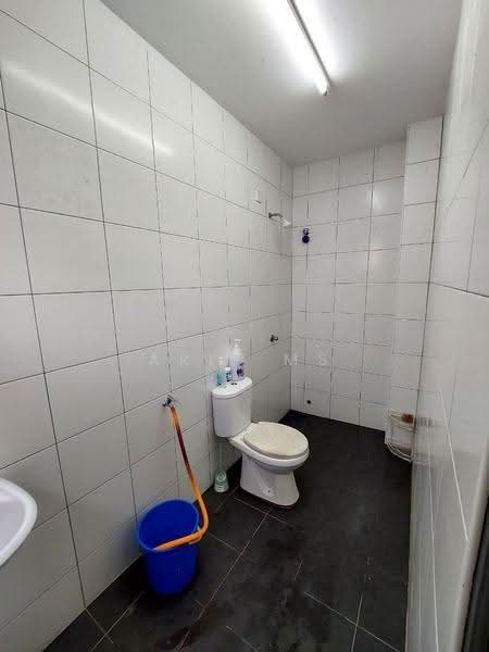 Bungalow House for Sale in Taman Sri Lambak (Kluang) - Arif MS - Bathroom - PropertyGuru.com.my