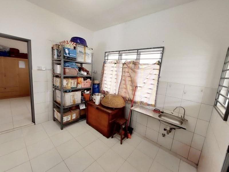 Bungalow House for Sale in Taman Sri Lambak (Kluang) - Arif MS - Kitchen - PropertyGuru.com.my