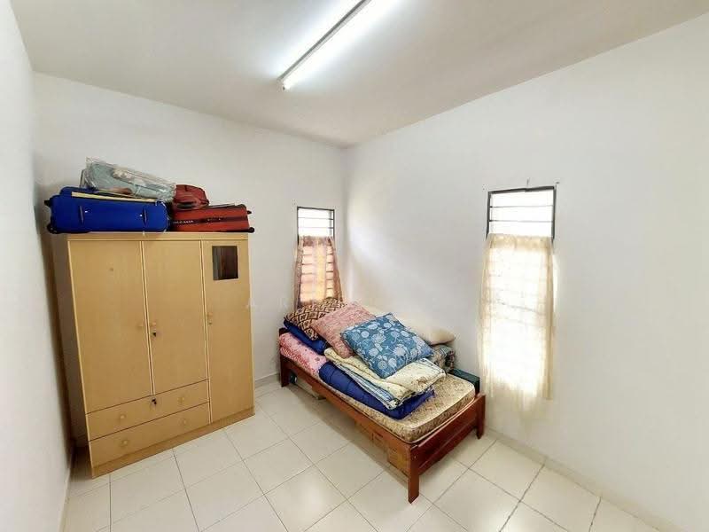 Bungalow House for Sale in Taman Sri Lambak (Kluang) - Arif MS - Bedroom - PropertyGuru.com.my