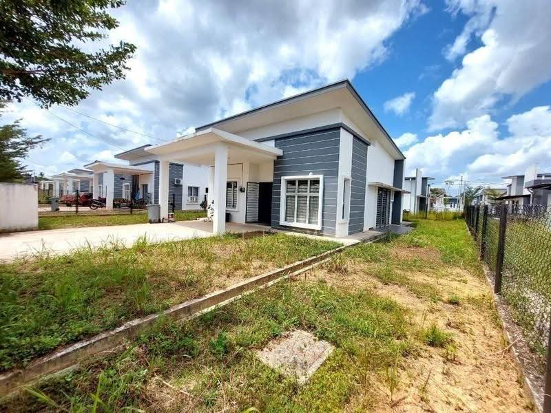 Bungalow House for Sale in Taman Sri Lambak (Kluang) - Arif MS - PropertyGuru.com.my