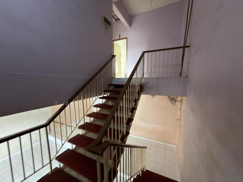 2-storey Terraced House for Sale in Taman Kluang Barat (Kluang) - Lan Tai Chow - Corridor - PropertyGuru.com.my