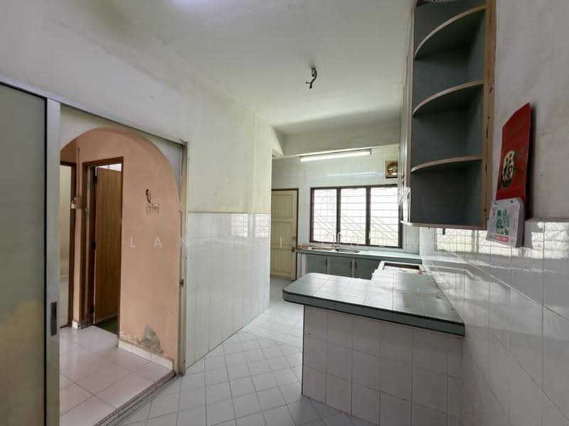 2-storey Terraced House for Sale in Taman Kluang Barat (Kluang) - Lan Tai Chow - Kitchen - PropertyGuru.com.my