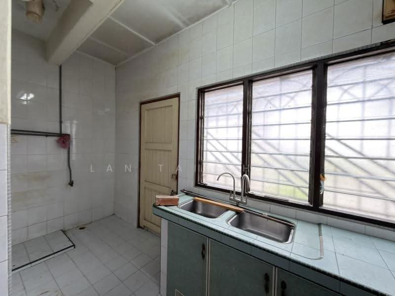 2-storey Terraced House for Sale in Taman Kluang Barat (Kluang) - Lan Tai Chow - Kitchen - PropertyGuru.com.my