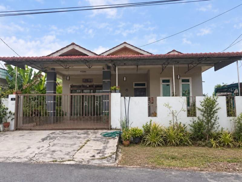 Bungalow House for Sale in Taman Sri Lambak (Kluang) - Arif MS - Exterior - PropertyGuru.com.my