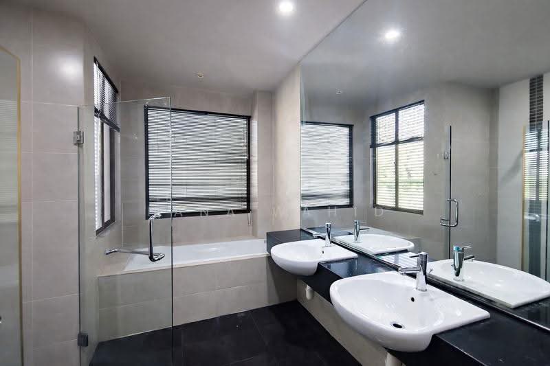 Bungalow House for Sale in Bandar Seri Putra (Bangi) - Hana Wahid - Bathroom - PropertyGuru.com.my