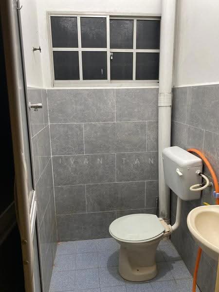2-storey Terraced House for Rent in SS19 (Subang Jaya) - Ivan Tan - Bathroom - PropertyGuru.com.my