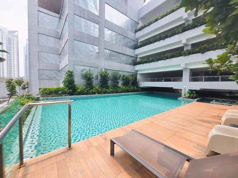 Kediaman Servis untuk Dijual di Neu Suites - Zul Syafiq - Pool - PropertyGuru.com.my