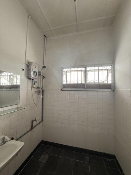 2-storey Terraced House for Sale in SS2 (Petaling Jaya) - Eli Lau - Bathroom - PropertyGuru.com.my
