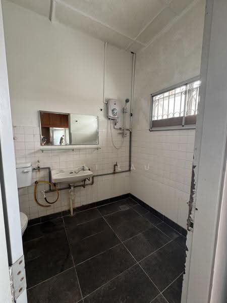 2-storey Terraced House for Sale in SS2 (Petaling Jaya) - Eli Lau - Bathroom - PropertyGuru.com.my