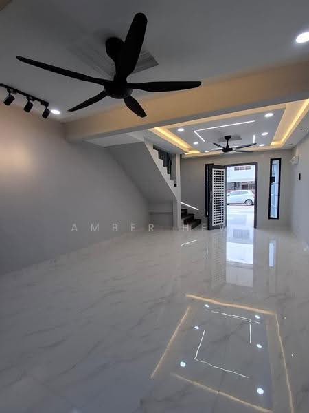 Rumah Teres 2-Tingkat untuk Dijual di Taman Cahaya Masai (Pasir Gudang) - Amber Hew - Living Room - PropertyGuru.com.my