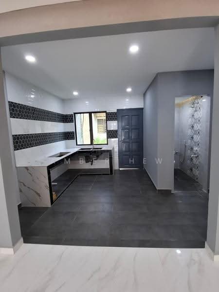 Rumah Teres 2-Tingkat untuk Dijual di Taman Cahaya Masai (Pasir Gudang) - Amber Hew - Kitchen - PropertyGuru.com.my