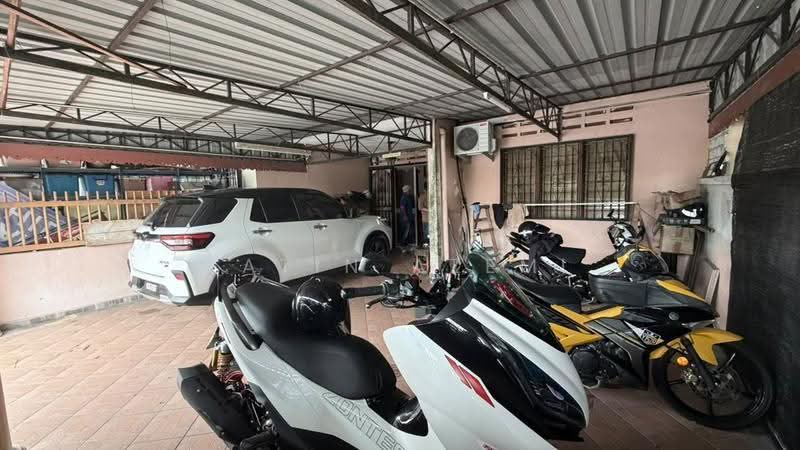 Terraced House for Sale in Bandar Baru Kuala Selangor (Kuala Selangor) - Fatin Azemi - Car Park - PropertyGuru.com.my