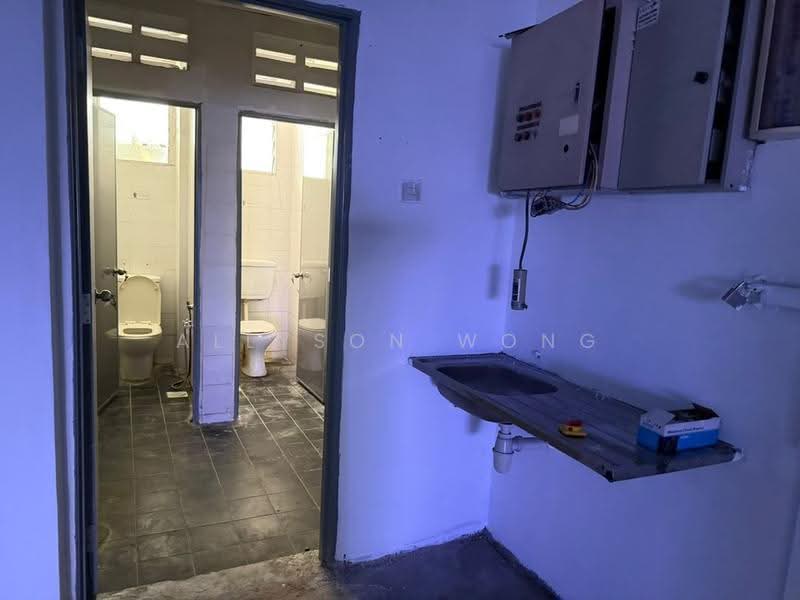 Shop / Office for Rent in Desa Petaling (Kuala Lumpur) - Allyson Wong - Bathroom - PropertyGuru.com.my