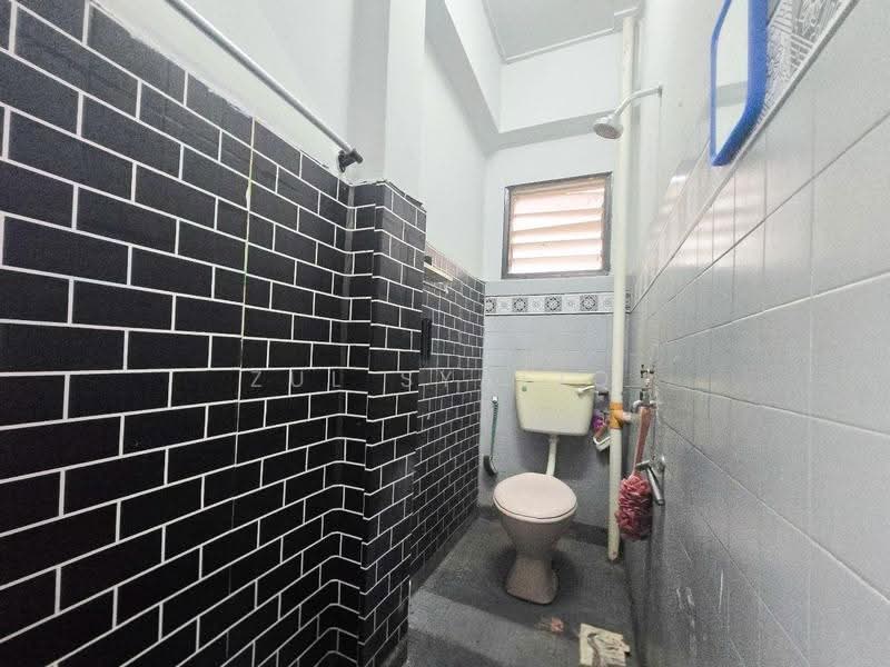 Apartment for Sale at Sentul Park Apartment - Zul Syafiq - Bathroom - PropertyGuru.com.my