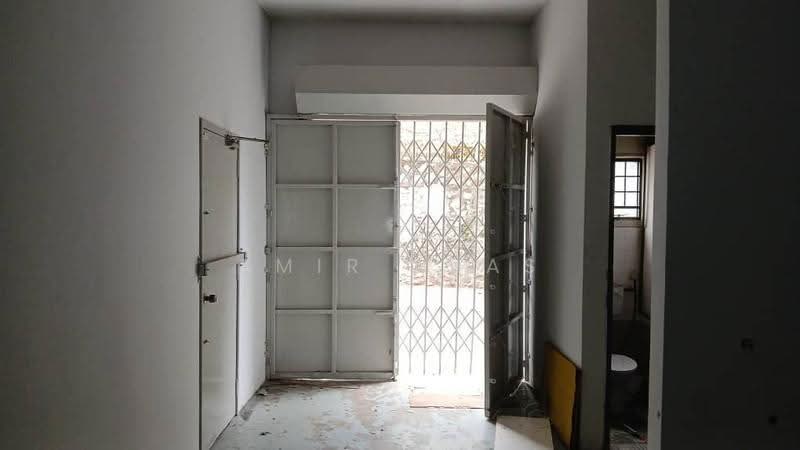 Shop for Rent in Ampang (Kuala Lumpur) - Amir Abas - Entrance - PropertyGuru.com.my