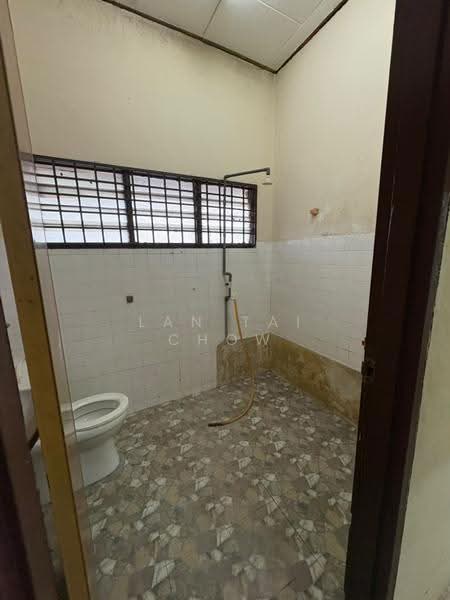 2-storey Terraced House for Sale in Kluang (Johor) - Lan Tai Chow - Bathroom - PropertyGuru.com.my
