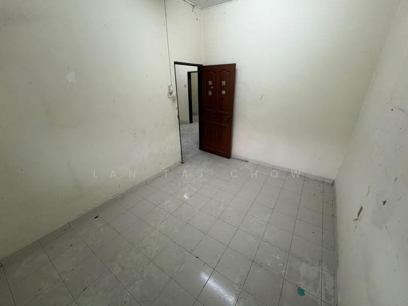 2-storey Terraced House for Sale in Kluang (Johor) - Lan Tai Chow - PropertyGuru.com.my