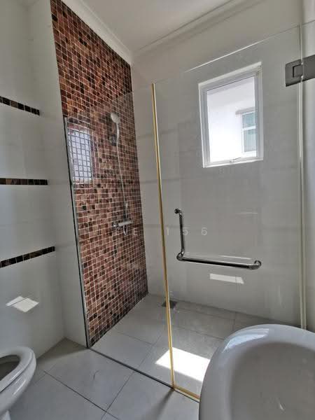 Semi-Detached House for Sale in Ampang Jaya (Ampang) - Lee 156 - Bathroom - PropertyGuru.com.my