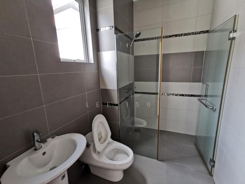 Semi-Detached House for Sale in Ampang Jaya (Ampang) - Lee 156 - Bathroom - PropertyGuru.com.my