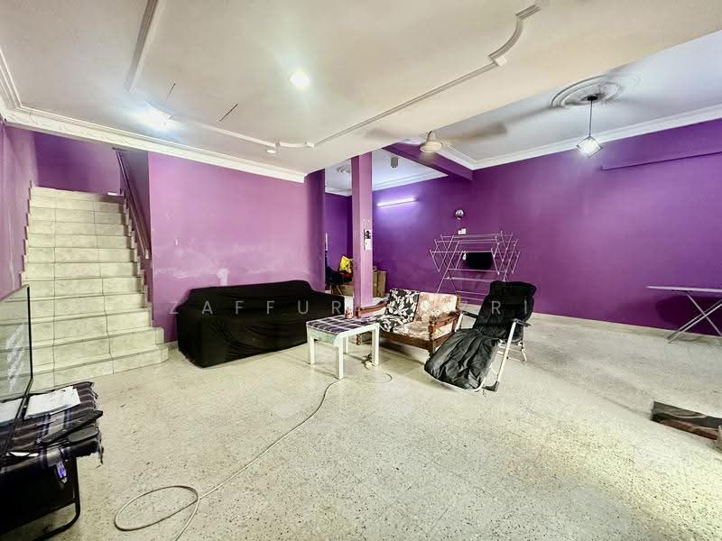 Rumah Teres 2-Tingkat untuk Dijual di Seksyen 11 (Shah Alam) - Zaffur Nazri - Living Room - PropertyGuru.com.my