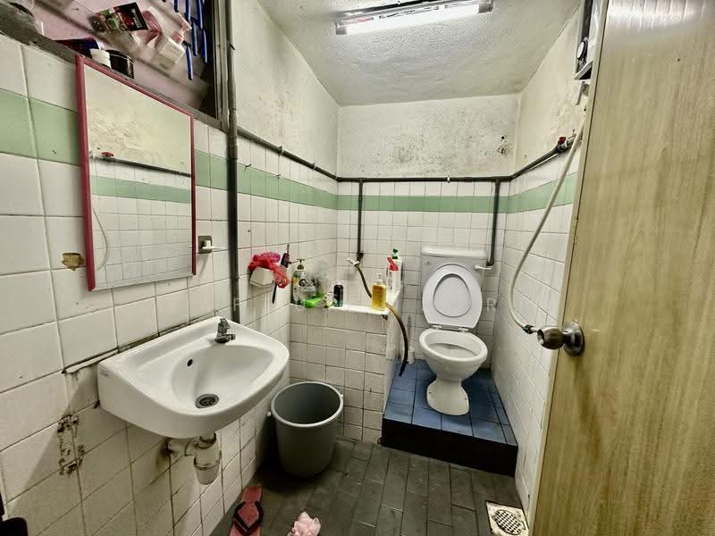 Rumah Teres 2-Tingkat untuk Dijual di Seksyen 11 (Shah Alam) - Zaffur Nazri - Bathroom - PropertyGuru.com.my