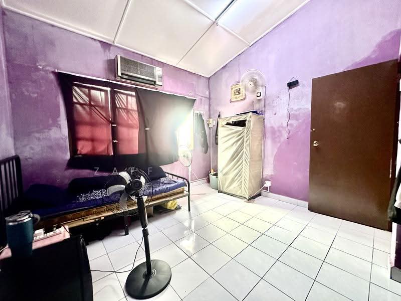 Rumah Teres 2-Tingkat untuk Dijual di Seksyen 11 (Shah Alam) - Zaffur Nazri - Bedroom - PropertyGuru.com.my