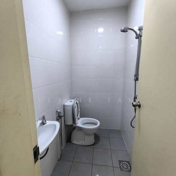 Service Residence for Rent at Impiria Residensi Bukit Tinggi Klang - Elaine Tan - Bathroom - PropertyGuru.com.my