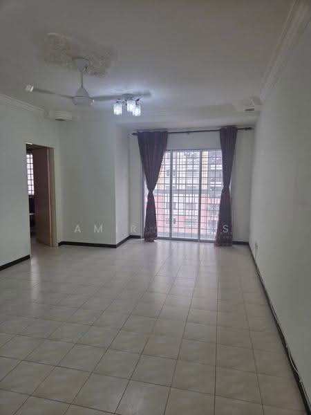 Pangsapuri untuk Disewa di Lakeview Apartments - Amir Abas - Living Room - PropertyGuru.com.my
