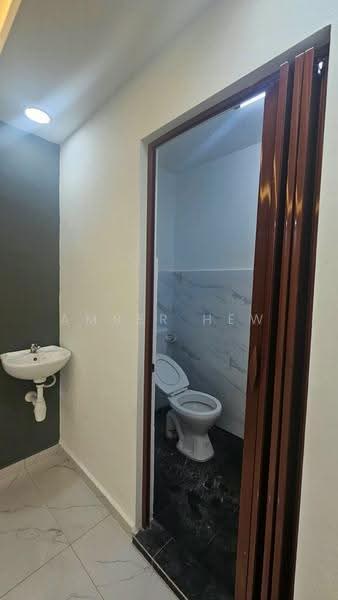 Rumah Teres 2-Tingkat untuk Dijual di Taman Air Biru (Pasir Gudang) - Amber Hew - Bathroom - PropertyGuru.com.my