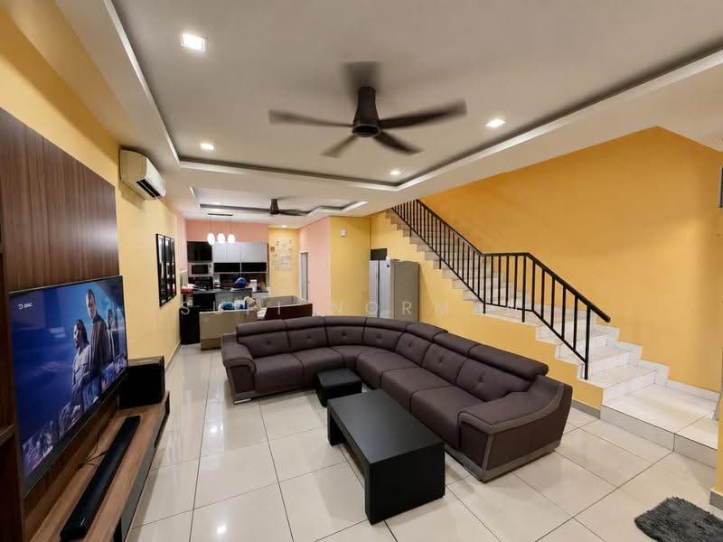 2-storey Terraced House for Sale in Taman Kempas Indah (Tebrau) - Sufi Norman - Living Room - PropertyGuru.com.my