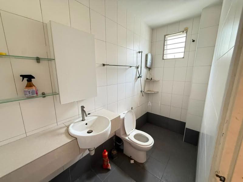 2-storey Terraced House for Sale in Saujana Rawang (Rawang) - Nicky Lai - Bathroom - PropertyGuru.com.my