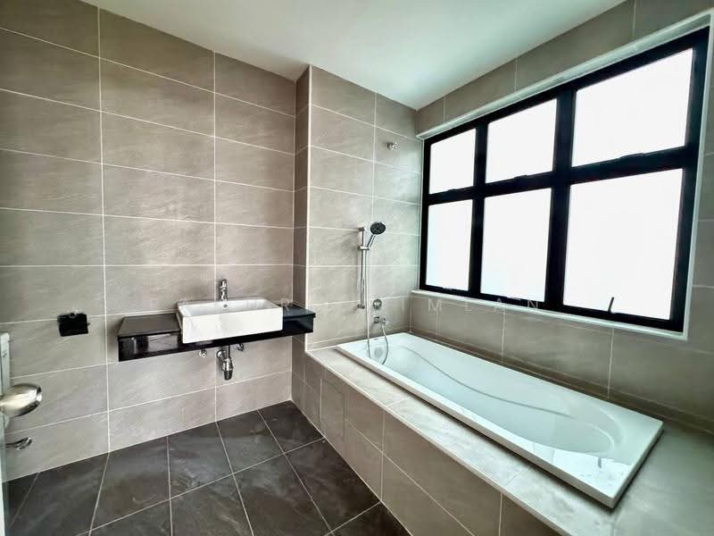 Semi-Detached House for Sale in Bandar Dato Onn (Tebrau) - Fakhrul Imlan - Bathroom - PropertyGuru.com.my